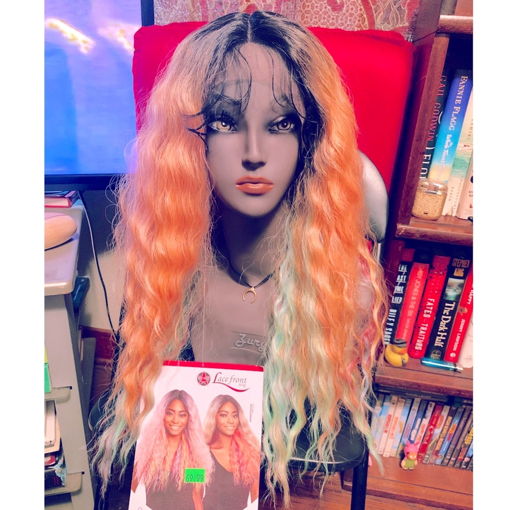 NWT Red Carpet Picasso Lacefront Wig